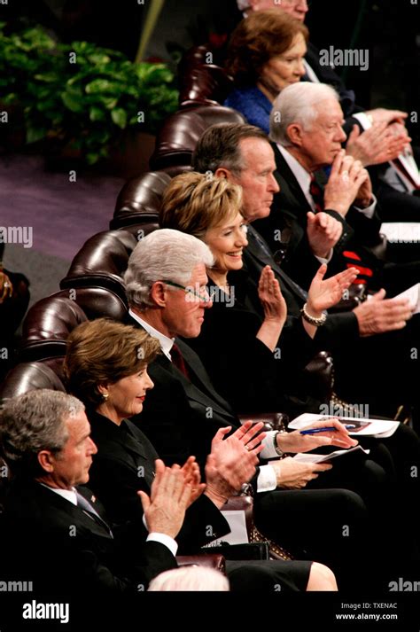 Von unten nach oben der US Präsident George Bush der First Lady Laura