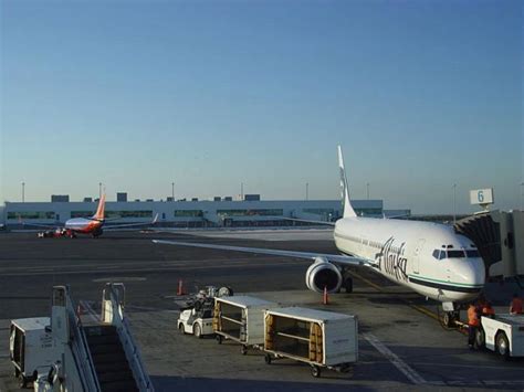 Oakland International Airport (OAK/KOAK) - Oakland, California