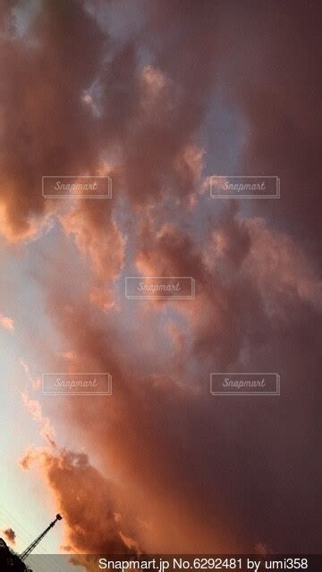 雲の隙間から見える太陽の写真・画像素材 6292481 Snapmart（スナップマート）