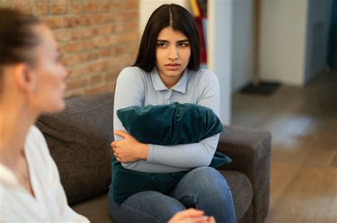 Anzeichen Dass Du Von Einer Toxischen Mutter Erzogen Wurdest Und Wie