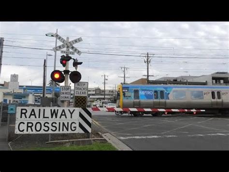 McDonald Street Mordialloc Vic LXRA Railway Crossing YouTube