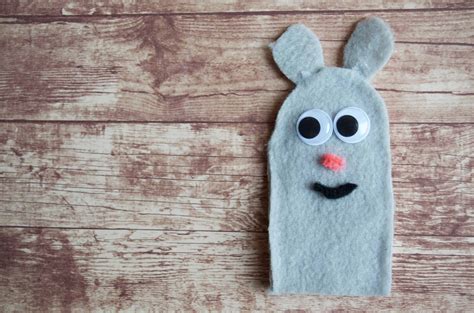 DIY Christmas Felt Finger Puppet for Imaginative Play - Surviving A ...