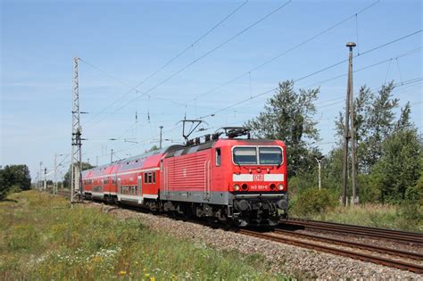 Mit Der Regionalbahn Von Magdeburg Nach Dessau Erreicht 143 551 0 In