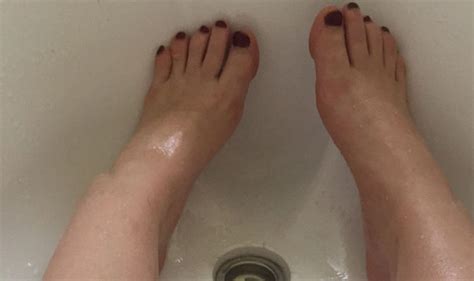 Girl Shares Image Of Herself Stuck In The Bath You Wont Believe How She Got There Uk