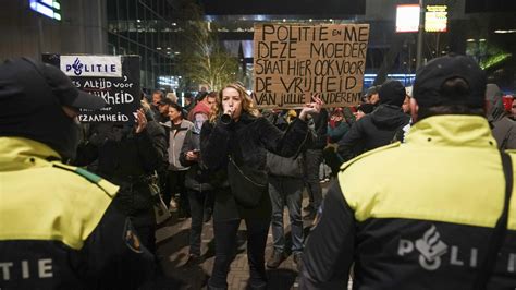 Festnahmen Nach Krawallen In Den Niederlanden Gegen Corona Lockdown