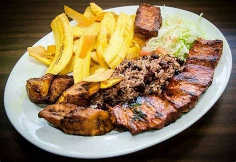 Costillas Gallo Pinto Y Tajadas Nicaragua Food Nicaraguan Food