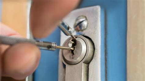 Learn How To Pick A Lock In 6 Easy Steps The Manual