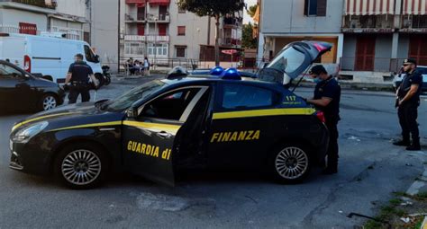 Rapina Borsello Ad Anziano Con Euro Arrestato Dalla Guardia Di