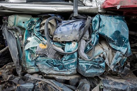 Carros No Cemit Rio De Autom Veis Preconizado E Embalado Reciclando