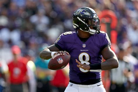 Baltimore Ravens Lamar Jackson Says Banged Up Elbow Isn T An Issue