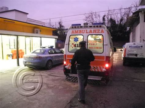 Uomo tenta il suicidio in stazione a Forlì sotto l Intercity 610