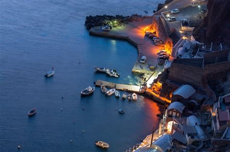 Puesta de sol en el archipiélago de santorini en la ciudad de oia