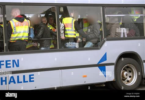 Schkeuditz Germany 5th Apr 2017 Federal Police Officers In Neon