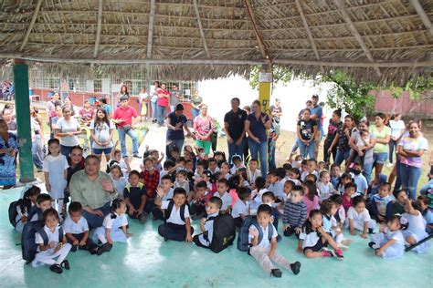 Presidente David Medina Inici Entrega De Apoyos Escolares Para Alumnos