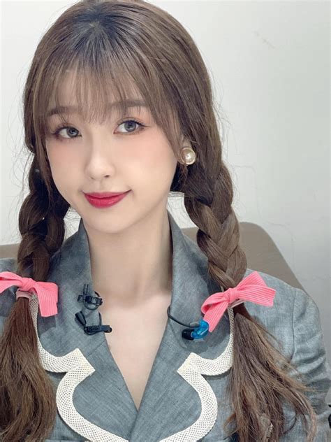 Trợ giảng hot nhất Cbiz hôm nay Ngu Thư Hân visual siêu xinh từ thánh lố cuồng Lisa thành nhân