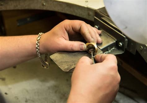 7 Tips To Polish A Gold Ring