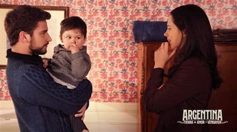 Las Tiernas Escenas De Delfina Chaves Y Albert Baró Como Padres En Atav