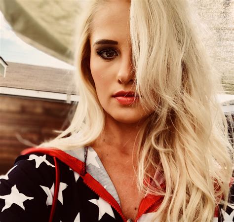 Tomi Lahren Posts Patriotic Selfie Aol