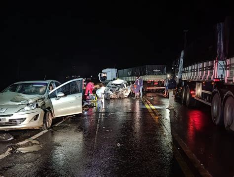 Motorista Morre Em Acidente Entre Dois Carros E Caminh O Na Br Em