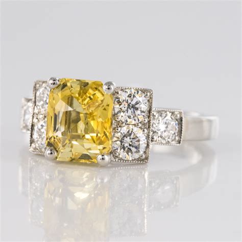 Bague Saphir Jaune Et Diamants Bijoux Modernes Bijouxbaume