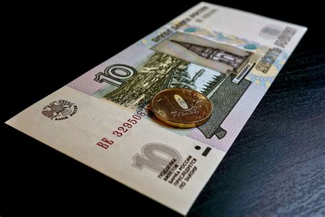 В Банке России объяснили возвращение бумажных купюр номиналом 5 и 10 ...