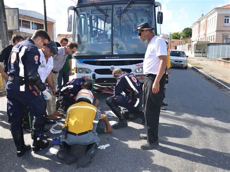 G1 Ciclista sinais de embriaguez é atropelado por ônibus na