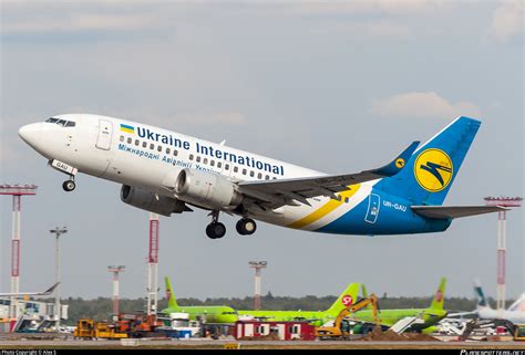 UR GAU Ukraine International Airlines Boeing 737 5Y0 WL Photo By Alex