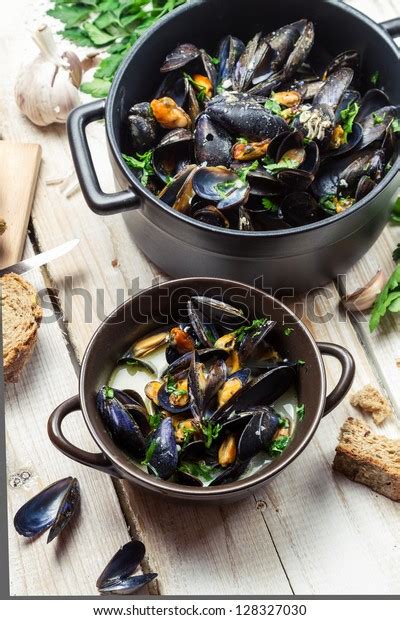 Closeup Cooked Mussels Garlic Parsley Stock Photo 128327030 | Shutterstock