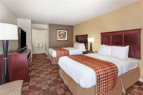 Hotel Baymont Inn And Suites Dalton Usa Invia