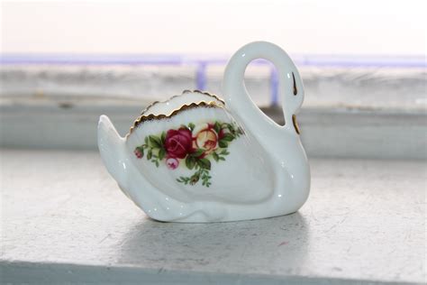 Royal Albert Old Country Roses Swan Dish