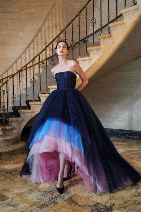 Discover Carolina Herrera Pre Fall Collection