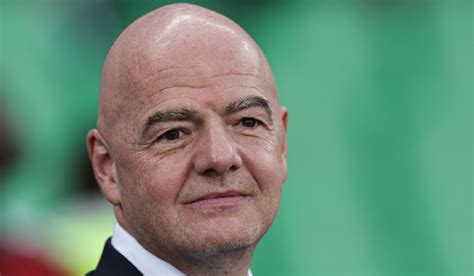 Gianni Infantino pide sanciones más duras contra los aficionados