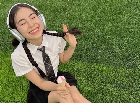 D N Hot Girl Xinh P N I Ti Ng Trong T T Nh Ho N M Gi Ra Sao