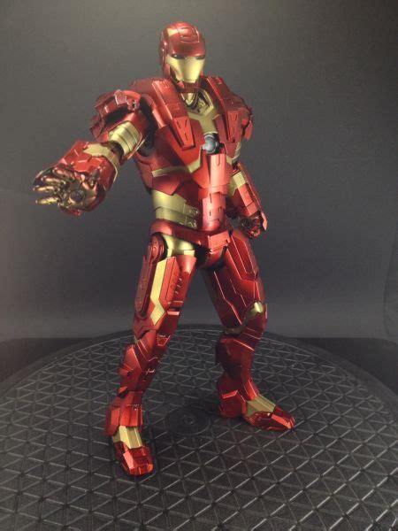 Hot Toys Iron Man Godkiller Armor Iron Man Custom Action Figure