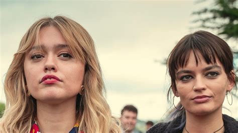 Sex Education Cast Handlung Starttermin Von Staffel Glamour