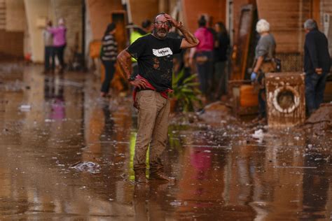 spain utiel flash flooding october 2024 AP PHOTO Manu Fernandez ...