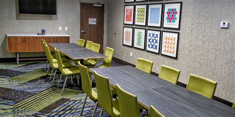 Moore Hotels near Oklahoma City | Holiday Inn Express & Suites Moore