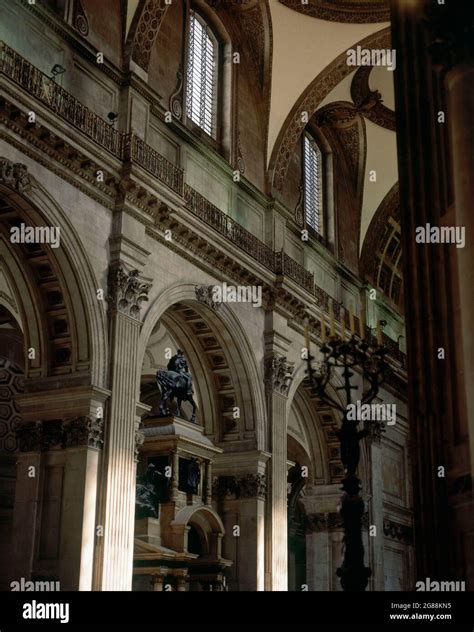 Interior De La Catedral De San Pablo Construida Entre Y