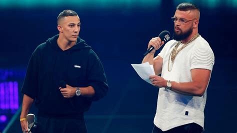 Umstrittene Rapper Farid Bang Und Kollegah Besuchen Auschwitz