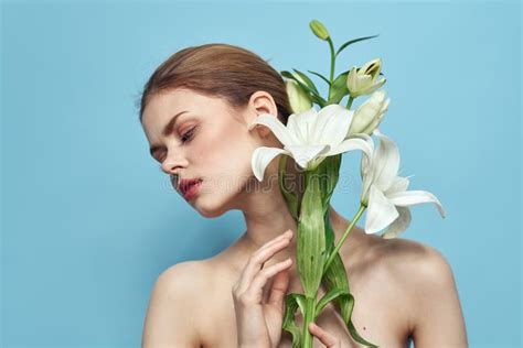 Beautiful Girl With A Bouquet Of White Flowers On A Blue Background