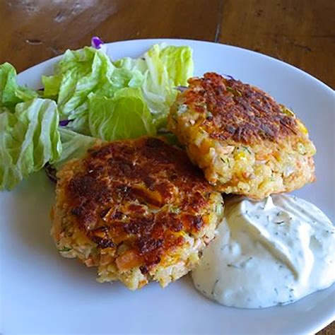 Salmon Cakes With Dill Mustard Sauce