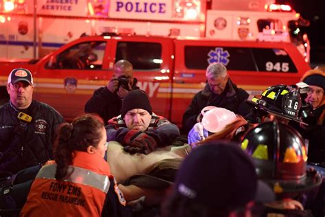 Tourist Helicopter Crashes Into East River In Nyc 2 Dead Video