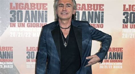 Ligabue Annuncia Un Tour Di Date Nei Teatri