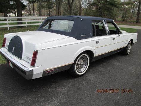 1986 Lincoln Town Car Signature Sedan 4 Door 50l For Sale Photos