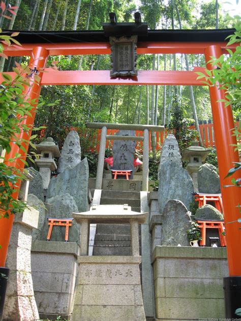 Hidden Fox Shrine by Ariketh on DeviantArt