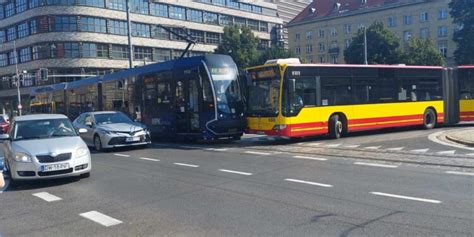 Zderzenie tramwaju i autobusu MPK w centrum miasta Co się stało