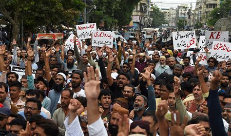 Pakistani Traders Citizens Rally Against Soaring Electricity Bills Warn Government Of