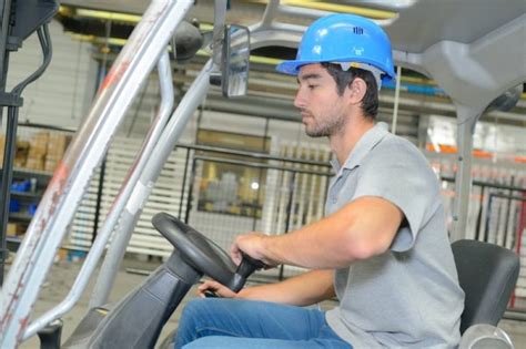 CORSO DI ABILITAZIONE PER ADDETTI ALLA CONDUZIONE DI CARRELLI ELEVATORI