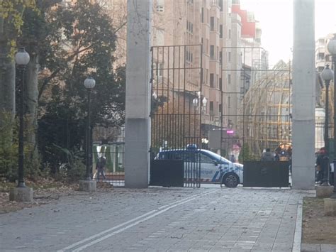 El Fuerte Viento Obliga A Cerrar El Campo Grande Y A Retirar Vallas De