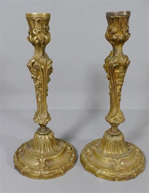 Proantic Paire De Bougeoirs De Style Louis Xv Rocaille En Bronze Dor